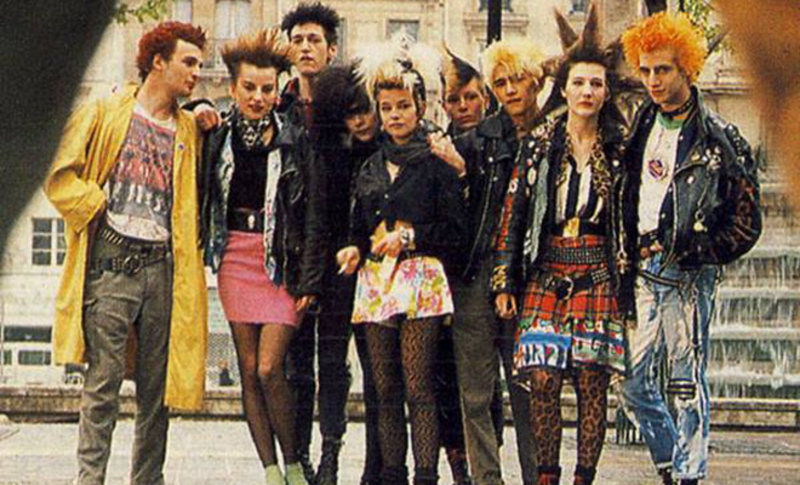 Punk Rock phản ánh sự phản kháng xã hội, nhanh và mạnh mẽ với những ban nhạc như The Sex Pistols và The Clash.