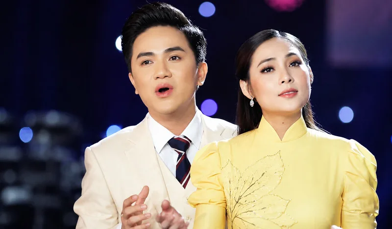 Tình yêu, quê hương, gia đình và những suy ngẫm về cuộc đời là các chủ đề thường xuất hiện trong nhạc trữ tình.