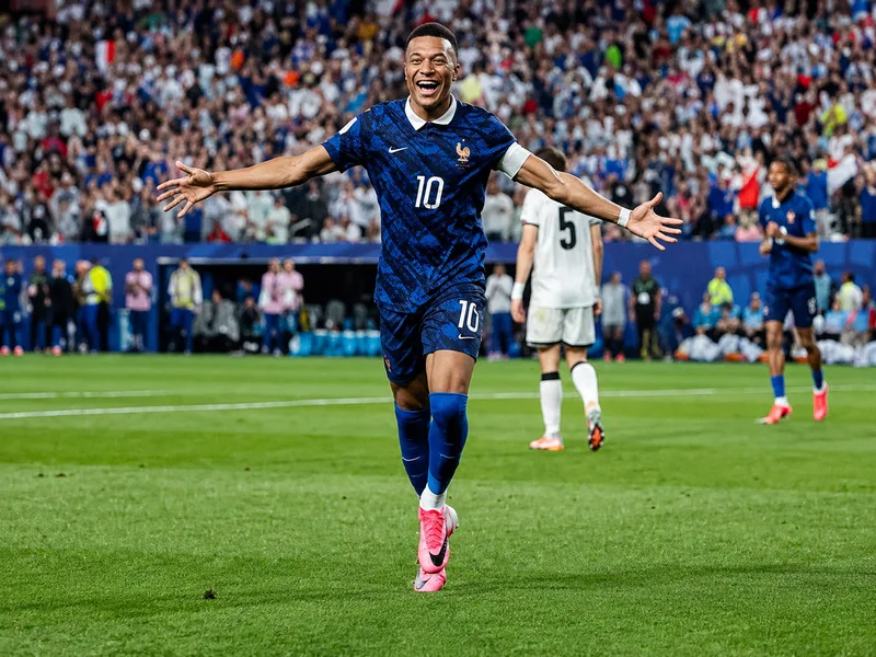 Kylian Mbappé là biểu tượng bóng đá thế hệ mới với tốc độ, tài năng và phong cách cá nhân ấn tượng.