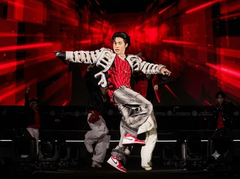 Cody tạo dấu ấn nhờ nền tảng vũ đạo cùng khả năng hát và rap linh hoạt.